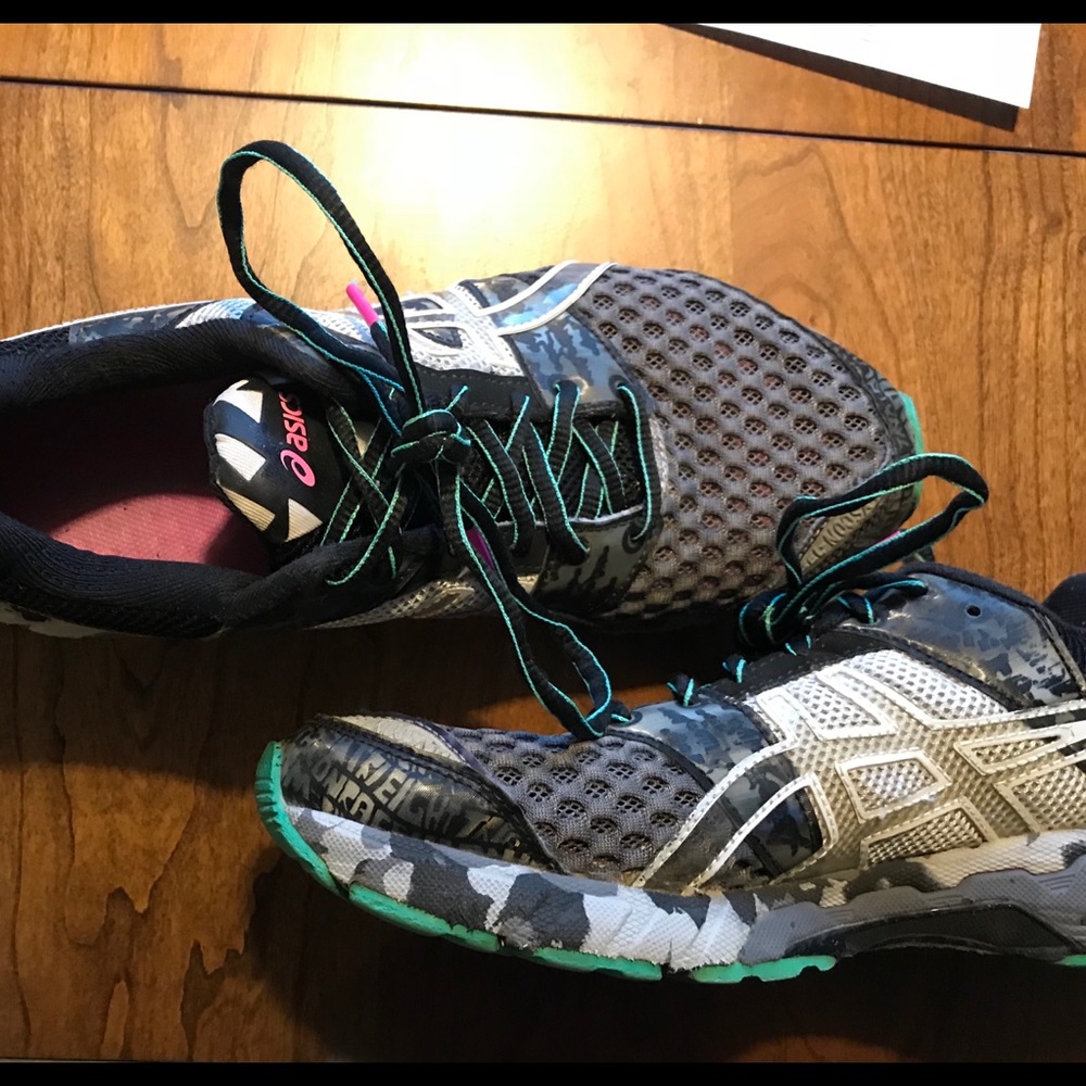 ASICS Gel Noosa Tennis Shoes